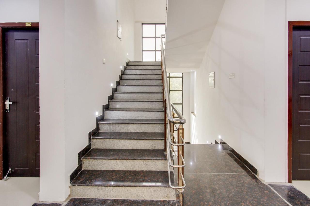 Oyo 69625 Mayuraa Residency Hotel Kumbakonam Exterior photo